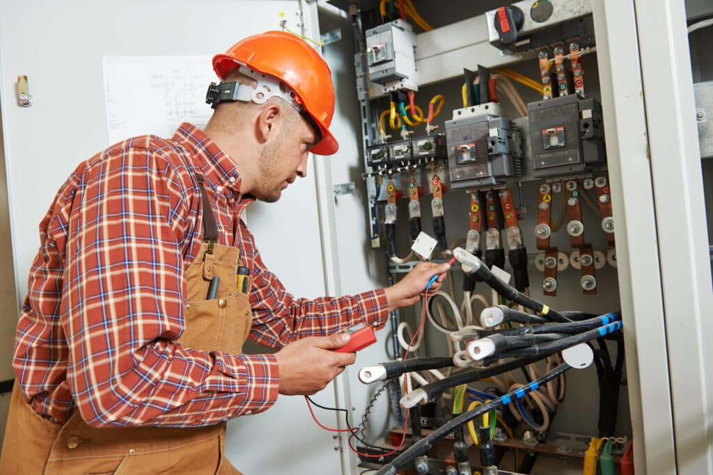 Technicien de maintenance électrotechnique