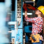 Technicienne SAV en intervention