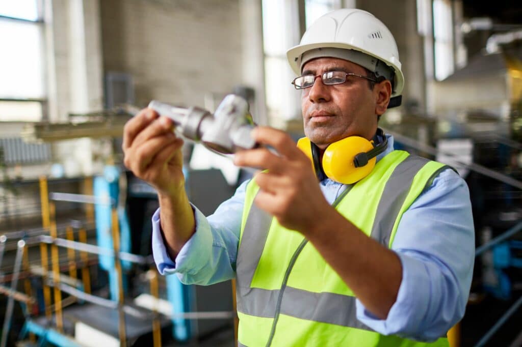 Le responsable qualité est garant des produits fabriqués et de l'équipe de contrôleurs qualité