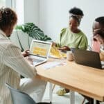 Free-lance ou CDI : comment choisir ? - Moniteur d'ordinateur